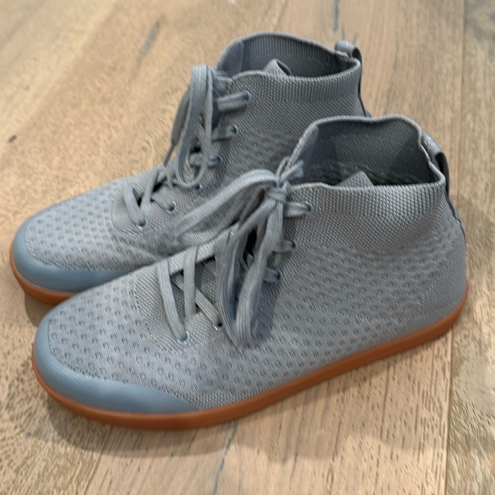 Suavs “the legacy” shoes. Size 8 men’s women’s 10.